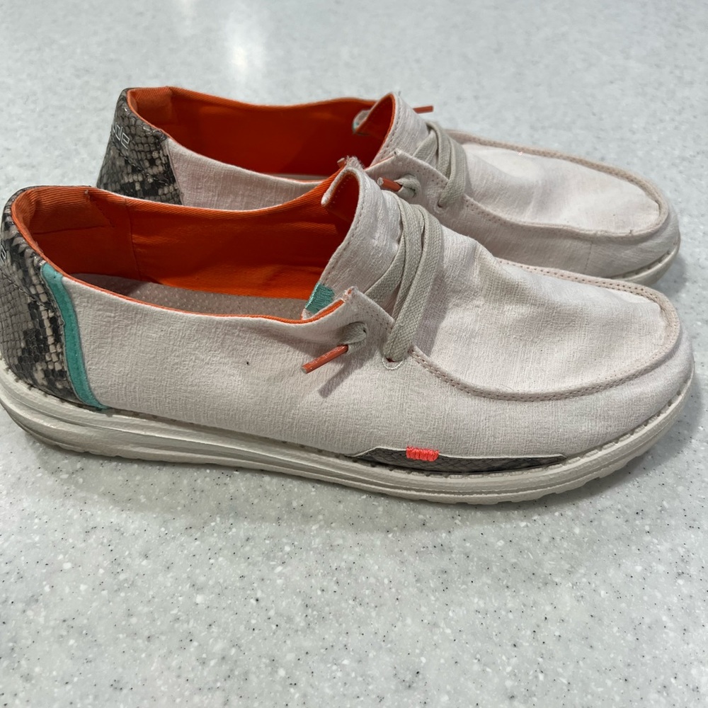Hey Dudes size 10